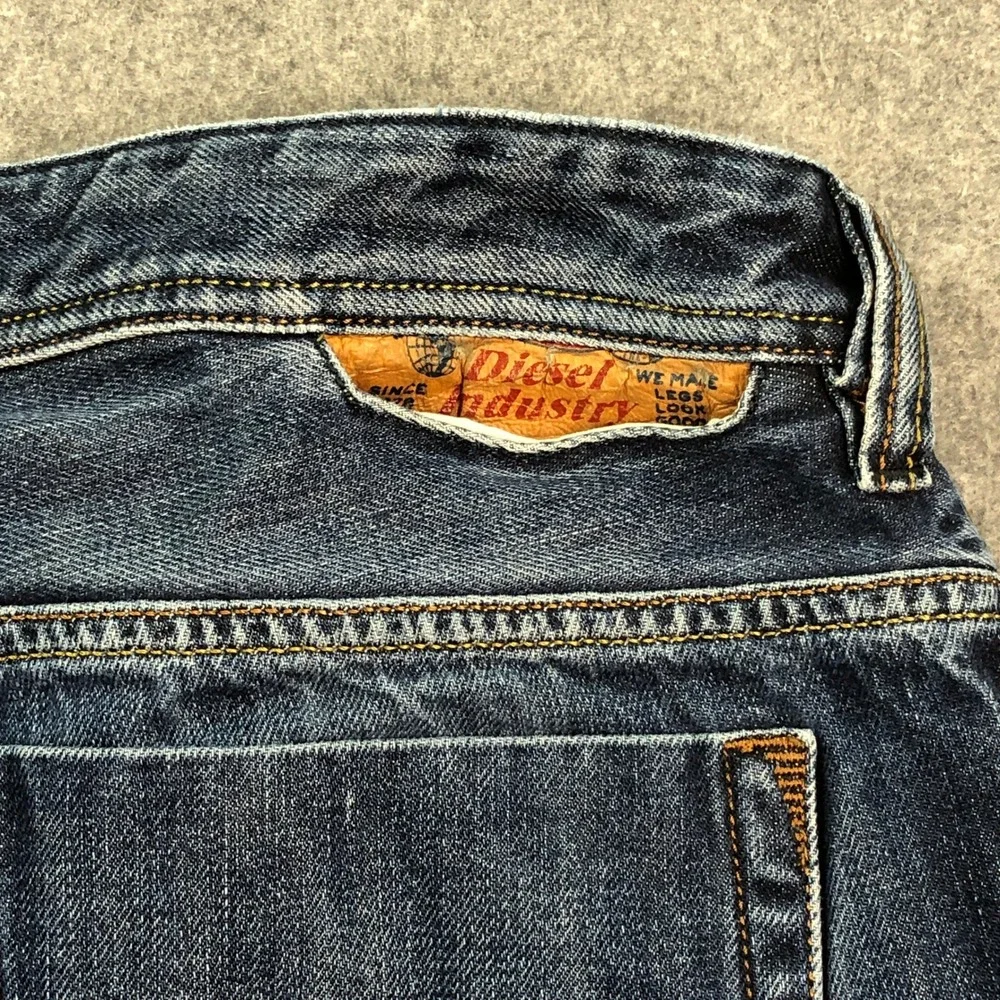 Diesel Mens Jeans Size 38x30 Straight Leg Button Fly Blue Medium Wash Denim